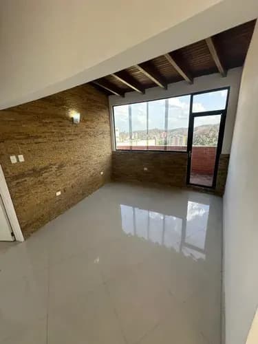 Carolina Ochoa Vende Pent-house Duplex En Valencia, Urb. El Parral