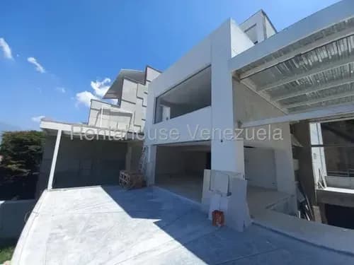 Townhouse En Venta Los Naranjos Del Cafetal Mls #26-8072