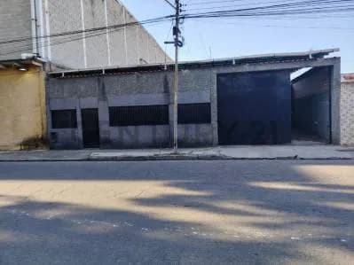 Casa-Quinta de 420 m² con Galpón y Pozo Propio