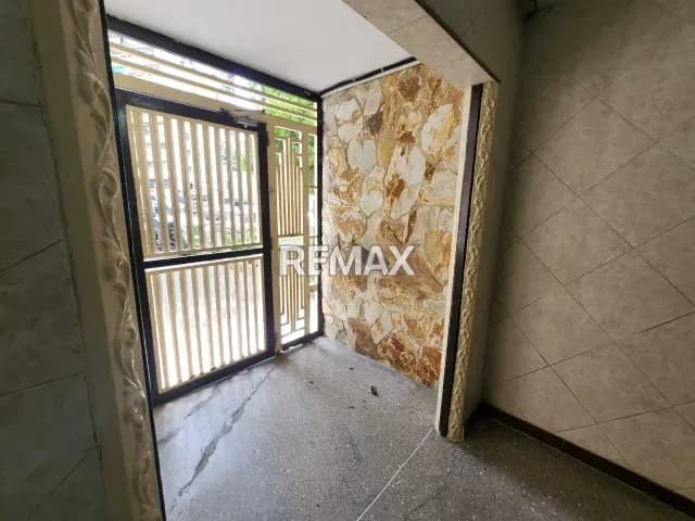 ¡El Hogar Ideal para Tu Familia! | Impecable Apartamento en Caricuao UD-4