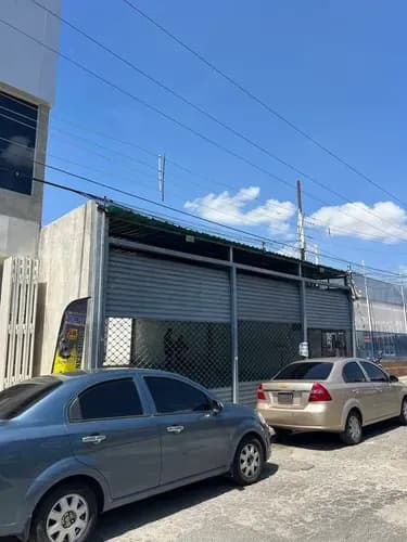 Local Comercial Tipo Galpón En Venta: Zona Industrial Santa Rosa