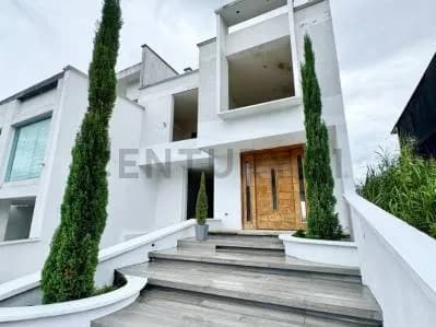 Venta Casa Colinas de Pirineos obra blanca