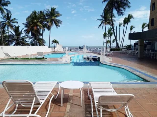 VENDE APARTAMENTO LISTO PARA DISFRUTAR, CON BALCÓN Y VISTA PARCIAL AL MAR, A POCOS METROS DEL HOTEL&CASINO BAYWATCH, PALMERA GARDEN, TUCACAS.