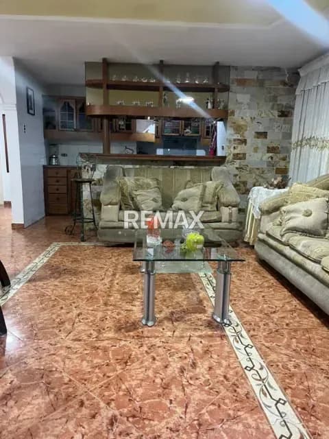 En Alquiler Cómoda Habitación Para personas sola o estudiantes. Preferiblemente Dama. Ubicado Urbanización Mérida.