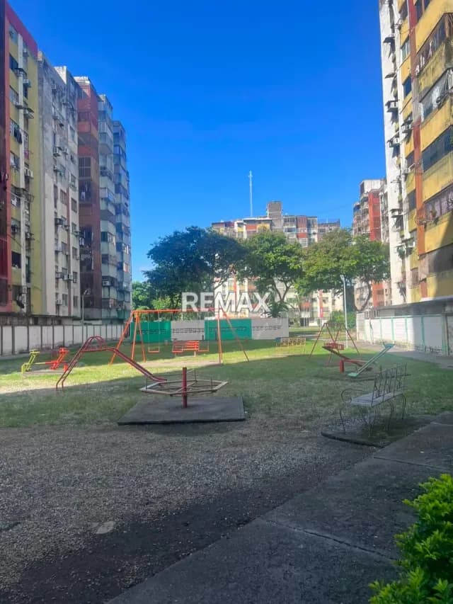VENDO APTO. RESIDENCIAS PAEZ