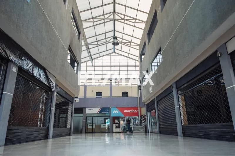 CENTRO COMERCIAL EN VENTA AV BOLIVAR SUR