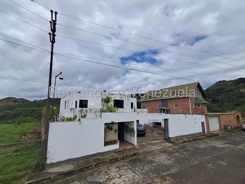 Casa (Duplex) en Venta en Bosques de la Lagunita, Distrito Metropolitano