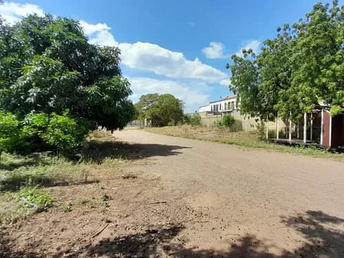 Amplio Terreno En Venta Coro Av. Tirso Salaverria Ideal Para Proyecto Habitacional O Comercial 26-11195