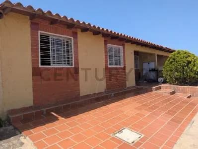 AMPLIA CASA REMODELADA EN EL PORTAL DE LA LAGUNA, MUNICIPIO GARCIA