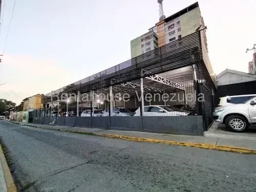 Daniela Linarez Vende Amplio Local Comercial De 600 M2 Ideal Para Concesionario De Vehículos, Taller O Cualquier Otro Emprendimiento Comercial, Ubicado En El Centro De Barquisimeto