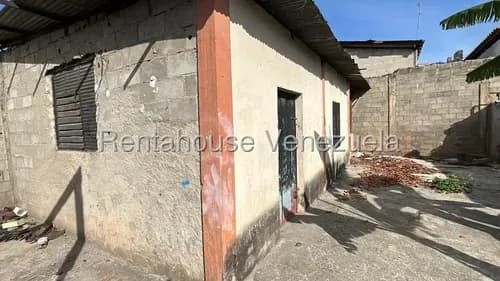 Venta Propiedad Comercial Con Dos Galpones Techados Y Casa Para Personal En Av Florencio Jimenez Barquisimeto, Lara # 26-20125 Aa