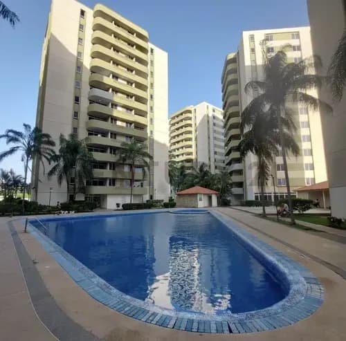 En Venta Hermoso Apartamento En Ribera Guaica. En Piso 9. Cuenta Con 3 Habitaciones Y 2 Baños. Cocina Equipada