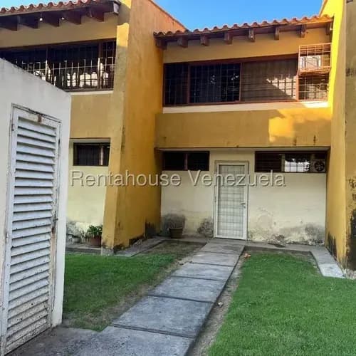 Venta De Townhouse / Los Canales De Rio Chico / Ls26-6853 Yg