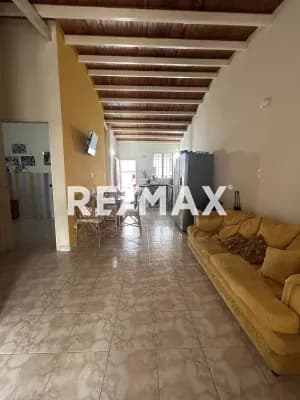 ¡EN VENTA ATRACTIVA CASA !
