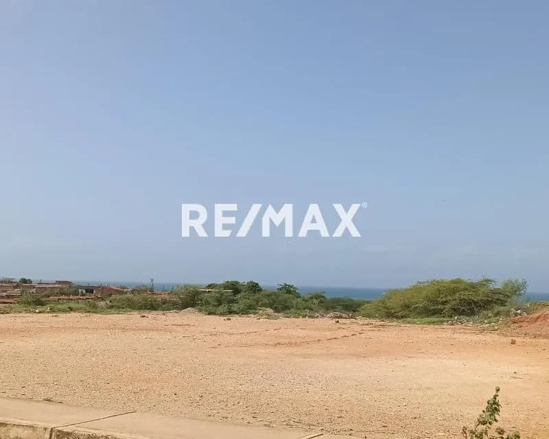 TERRENO EN PRIMERA LINEA EN CERRO COLORADO, IDEAL PARA PROYECTO RESIDENCIAL CON DOBLE VISTA (AL MAR Y AL URBANISMO)