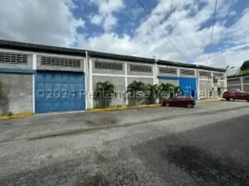 #24-27672 Importante Complejo De Galpones Industriales Ubicado En Guatire