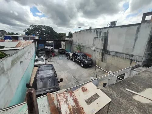 Julio Martínez Alquila Local Comercial En Zona Céntrica De Barquisimeto, De Alto Trafico Vehicular Y Peatonal, Cód. 23-22974