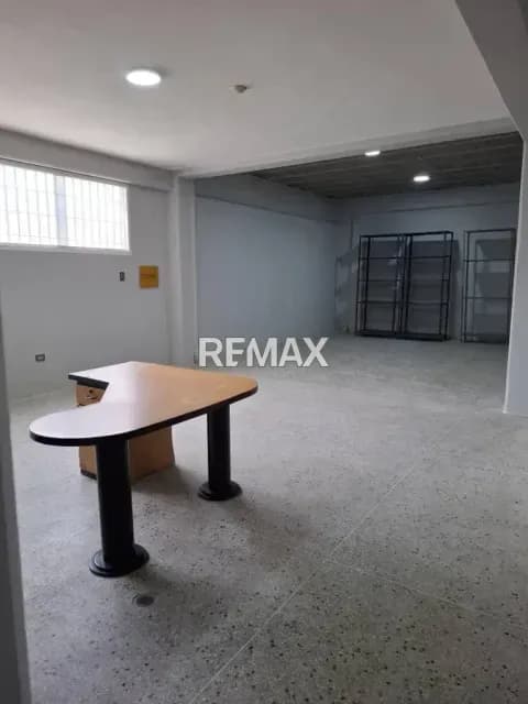 En Alquiler: Oficina o Local para Depósito en Calle 33, entre Carreras 14 y 15, Centro de Barquisimeto
