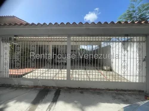 Agp Oportunidad! Casa En Venta En Prados Del Este, En Calle Privada, 694 Mts De Terreno 26-14733