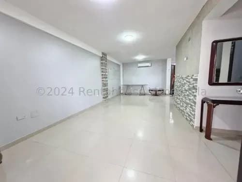Townhouse En Turmero Las Carolinas. Ljsa 25-795