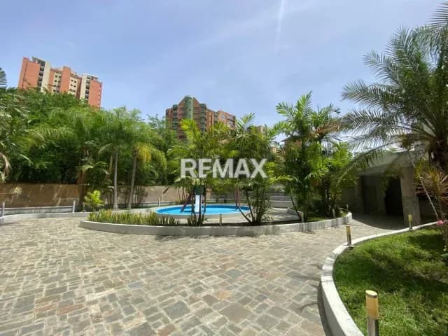 Apartamento Ejecutivo en Alquiler La Trigaleña Alta Tipo Duplex Con Patio Con Planta Pozo Piscina