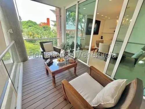 Af- Apartamento En Venta En La Castellana, Remodelado, Terraza Con Agradable Vista Panorámica, Edificio De Baja Densidad Con Gimnasio, Pozo De Agua Y Vigilancia