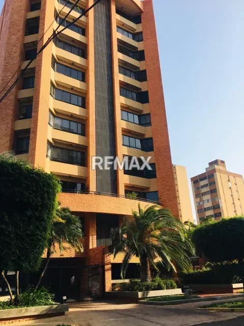 ALQUILO APARTAMENTO EN EDIFICIO PARAISO