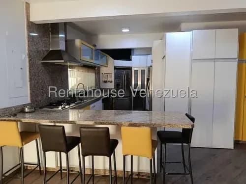 Julio Latouche 26-12058 Casa En Venta Naguanagua Valencia, Amplia, Cómoda E Iluminada, Hermosa Cocina, Planta Eléctrica 100% Y Tanque De Agua Subterráneo.