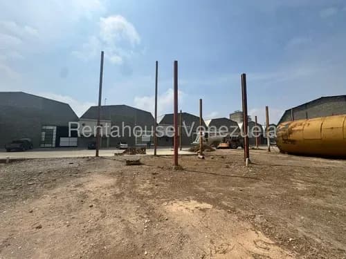 # 26-17525 Venta Galpón Con Área De Oficinas Y Entrada De Carga En Complejo Industrial Zona Industrial 2 Barquisimeto, Lara (aa)