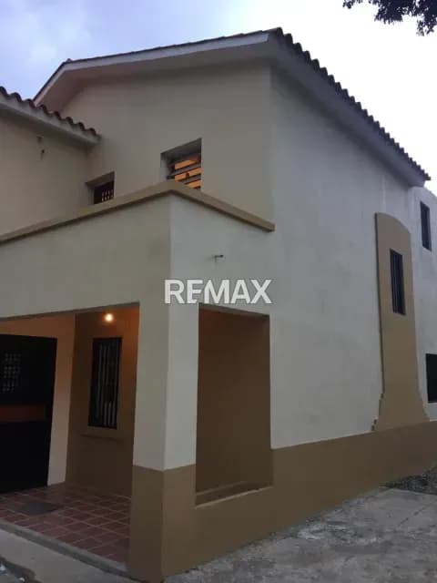 EN VENTA CASA QUINTA DE DOS NIVELES UBICADA EN LA PAZ, MUNICIPIO LIBERTADOR