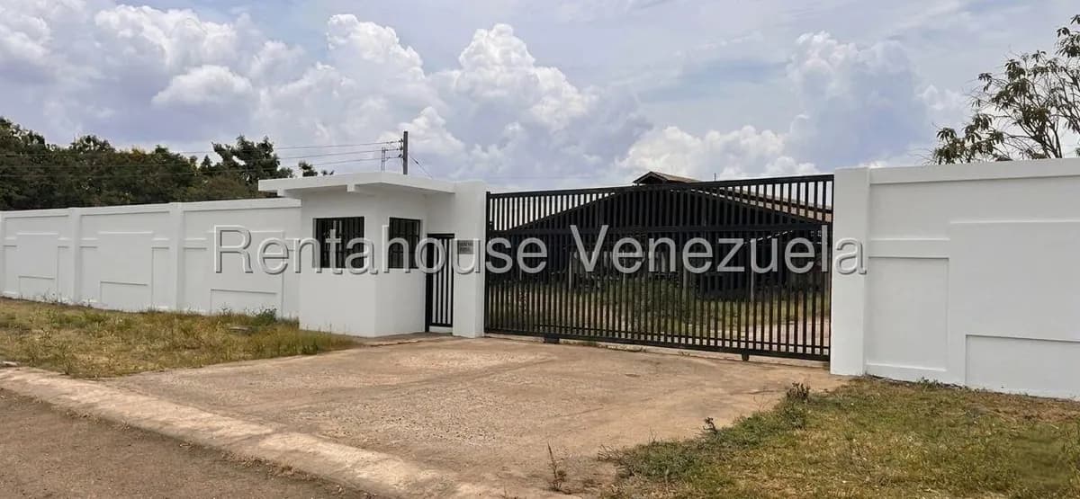 Terreno (Industrial) en Alquiler en Zona Industrial, Zulia