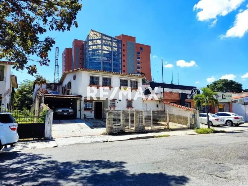 Casa Comercial en Venta en la Urb. La Viña, 466m²