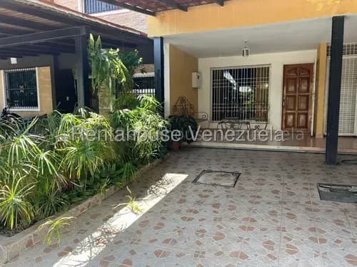 Venta Casa Amoblada De Cuatro Habitaciones En Urb La Rosaleda Barquisimeto,lara Rc