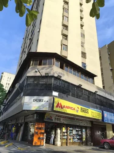 Oficina En Alquiler Av Principal De La Urbina Frente Al Forum (wsz)