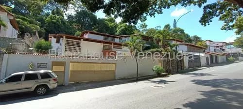 (cliente Directo) Venta 26-10849 Excepcional Residencia De Tres Niveles, Con Bar Privad,o Y Estudio Independiente, Ubicada En La Codiciada Urbanización Prados Del Este, Esta Magnífica Propiedad.