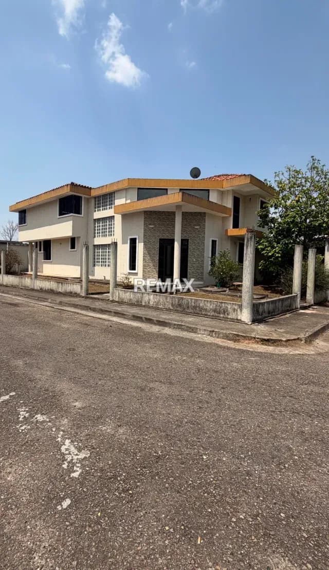 Casa en urbanización los pinos