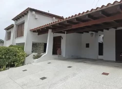 Casa En Venta En Colinas De Guataparo Ls
