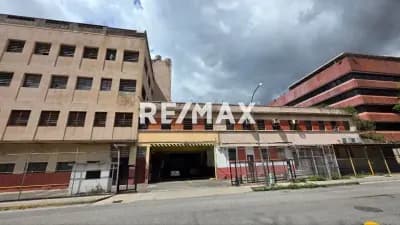 En Venta Edificio Industrial en los Cortijos de Lourdes