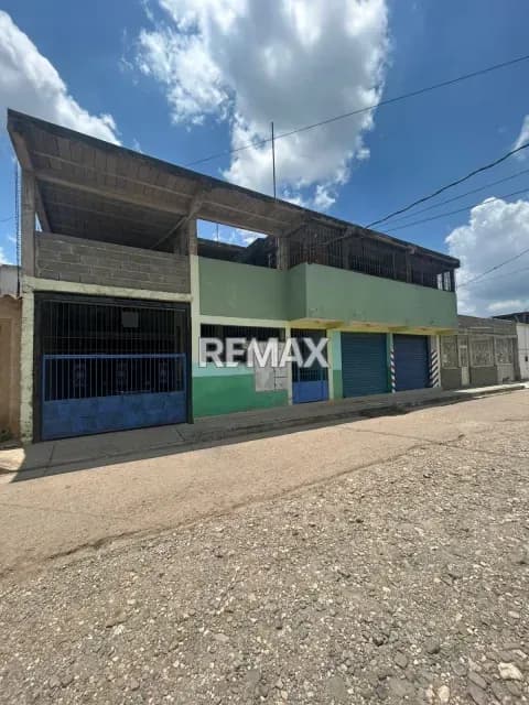 En Venta Edificio Residencial y comercial en la Zona Norte, Sector Sabana Grande