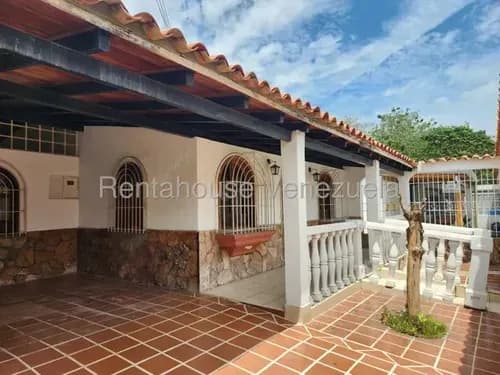 Lcda. Milagros Carrasquel Casa Venta Cabudare Lara Almarriera Economica Residencial Economico Código Inmobiliaria Rent-a-house 26-18441