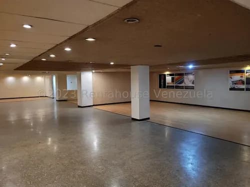Amplio Espacio Para Oficina, Local Comercial O Depósito Con Zonificación Ic La Yaguara 26-4183