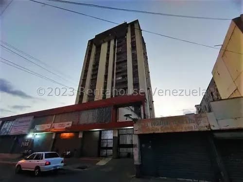 Apartamento En Venta En Zona Centro De Maracay 23-23096 Holder