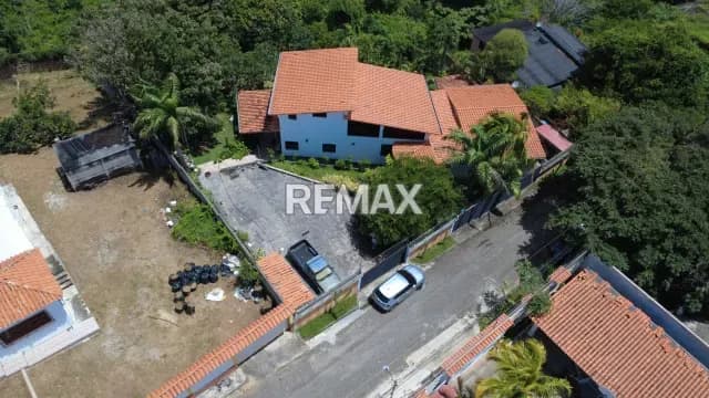 Casa tipo granja con clima de montaña en venta en El Manzano
