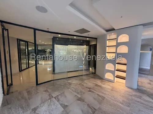 Se Alquila Local En El Centro Corporativo La Viña Plaza (inm 26-8887). Espacio Moderno, Iluminado Y Con Vista A La Avenida. (solo Clientes)