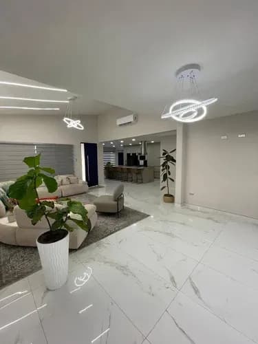 Mml Cod: 331346 Venta Casa Totalmente Remodelada En Urb. Trigal Centro, 350.000$ Clientes Directos