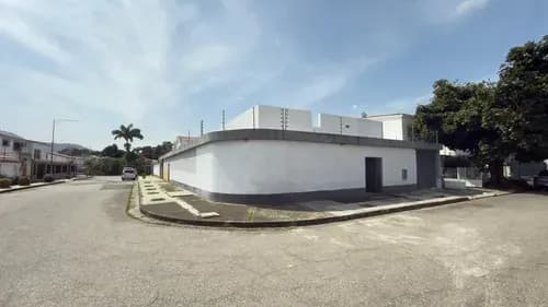 Se Vende Amplia Casa De Esquina En Trigal Norte Calle Cerrada