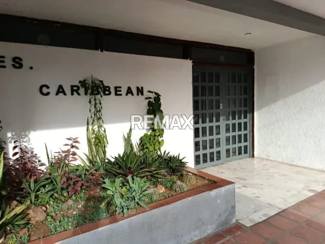 APARTAMENTO PARA REMODELAR CON VISTA LEJANA AL MAR
