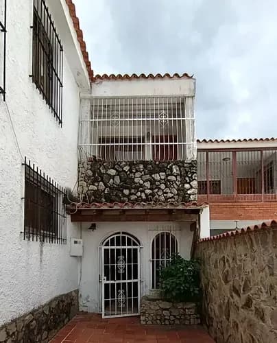 Casa Quinta Para Remodelar, En Venta. Ubicada En Conjunto Cerrado, Acceso Por 2 Vías Principales, Portón Eléctrico