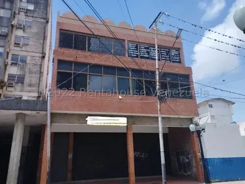 Daniela Linarez Alquila Edificio Comercial De 3 Niveles Con 6 Oficinas, 6 Baños, Portones Santamaría, Deposito, Tanque Subterránea De 40 Mil Litros, Ubicado En El Centro De Barquisimeto