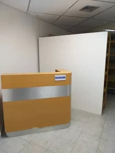 Alquiler Comoda Oficina Ubicada En El Centro Comercial Europa, Semi Amoblado Piso 3 Cuenta Con 50 Mtra2 Maracay Estado Aragua 022js